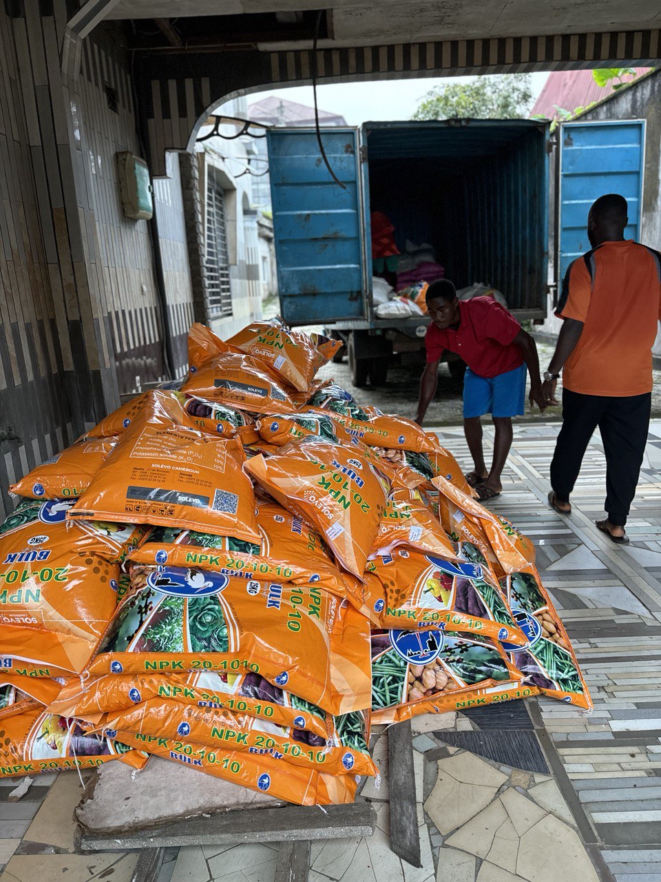 Delivery and parking of Improved Maize seeds and quality Fertilizers